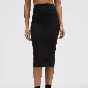 35. BNWT Lululemon Skirt - Nulu Slim-fit -
